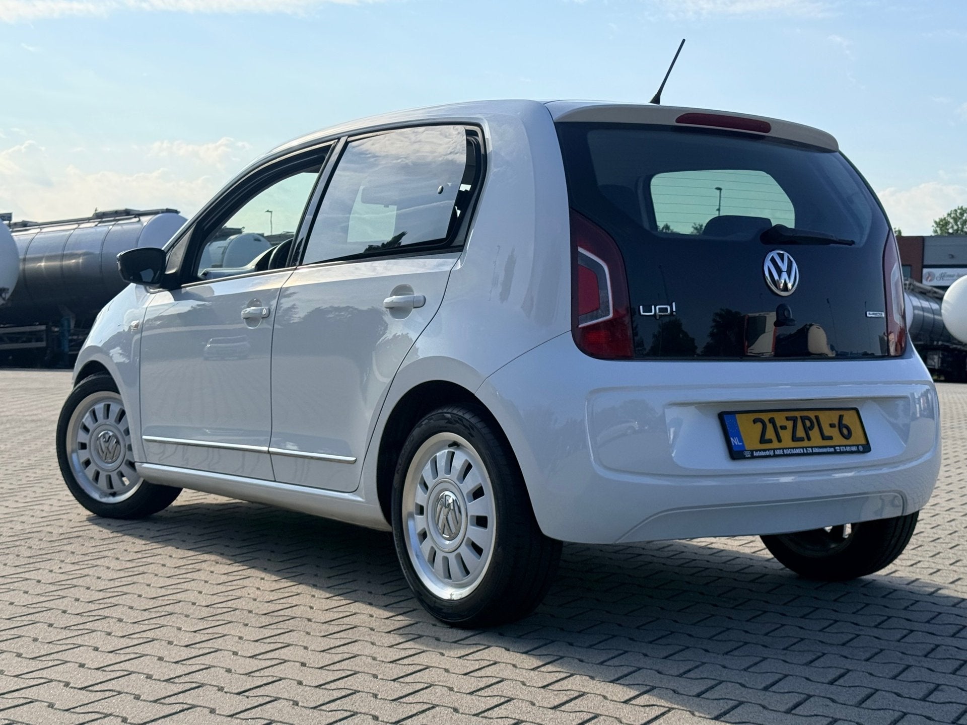 Volkswagen Up! 1.0 high up! BlueMotion White Edition, Voorwielaandrijving, Euro 5, Stof, Gebruikt