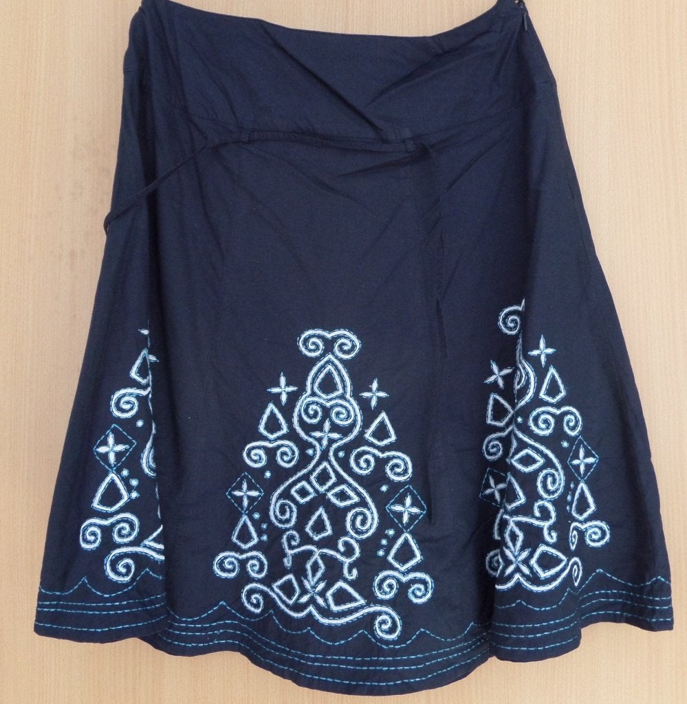 Zwierige donkerblauwe rok met lichtblauw/wit motief maat 38, Kleding | Dames, Rokken, Maat 38/40 (M), Blauw, Ophalen of Verzenden