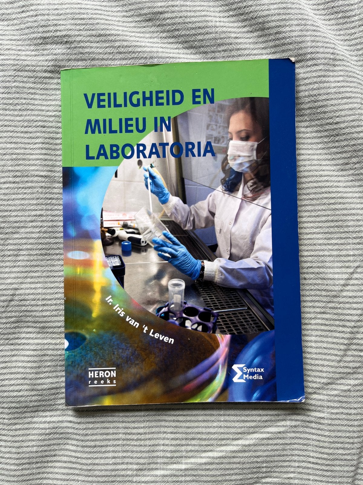 Veiligheid en milieu in laboratoria - Ir. Iris van 't Leven, Ophalen of Verzenden, Beta, Gelezen, HBO