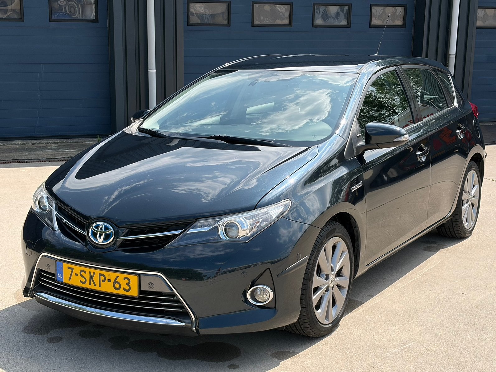 Toyota Auris 1.8 Hybrid Executive | Trekhaak | JBL speakers, 136 pk, Zwart, Leder en Stof, Origineel Nederlands