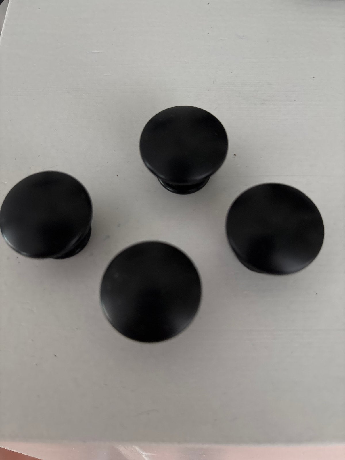 Set van 4 zwarte metalen kastknoppen, Ophalen, Zo goed als nieuw