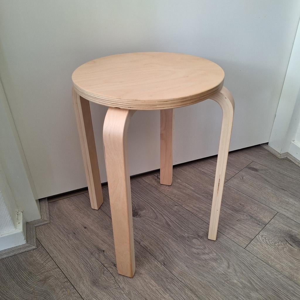 Vintage Ikea houten kruk Frosta, Huis en Inrichting, Krukjes, Ophalen of Verzenden, Zo goed als nieuw, Hout