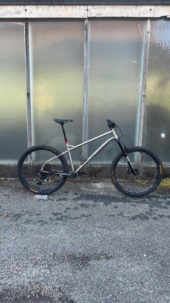One on wrekker titanium mountainbike XL, Fietsen en Brommers, 57 cm of meer, Fully, Zo goed als nieuw, Ophalen
