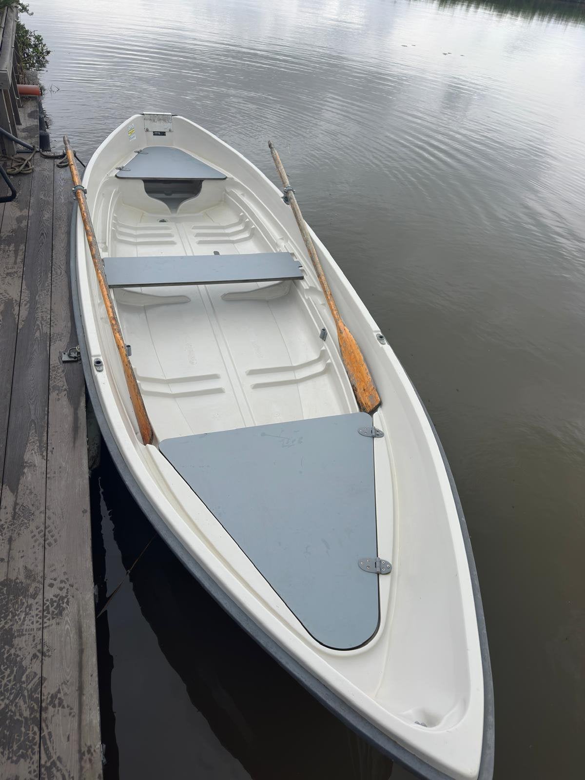 Roei en visboot | Theri Saiman, Watersport en Boten, Ophalen, Zo goed als nieuw, Kunststof, Elektrisch