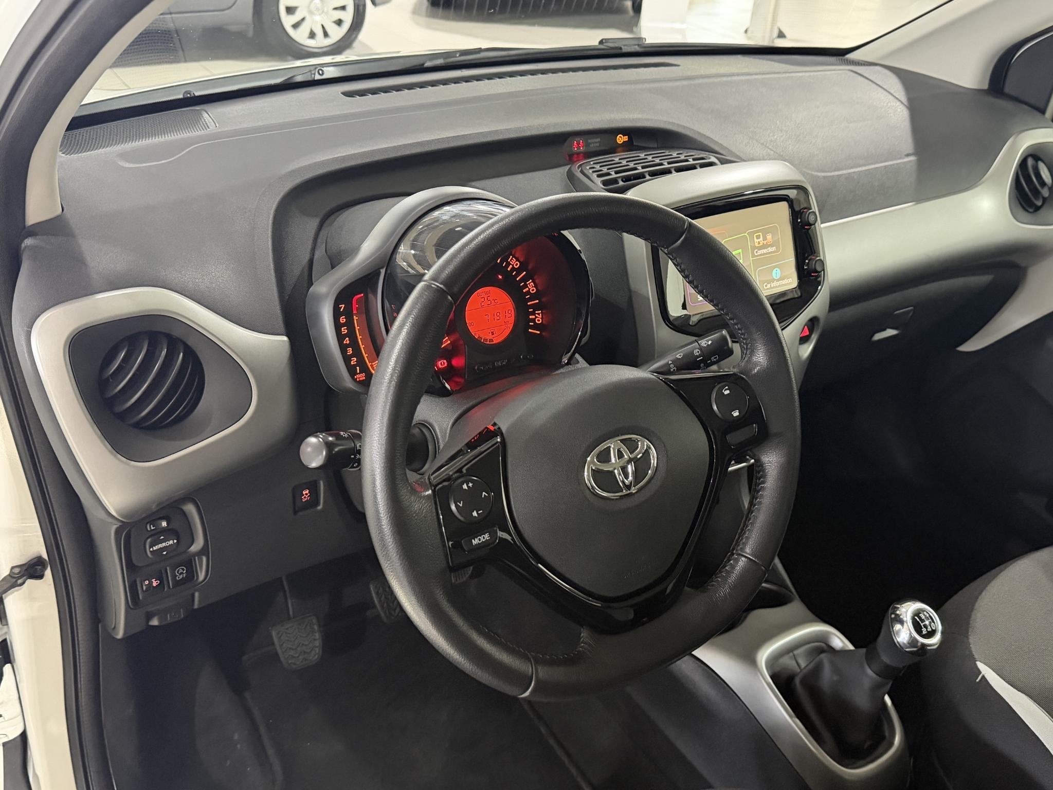 Toyota Aygo 1.0 VVT-i x-play Dealer onderhouden , All season, Auto's, Dealer onderhouden, Stof, Gebruikt, Euro 6