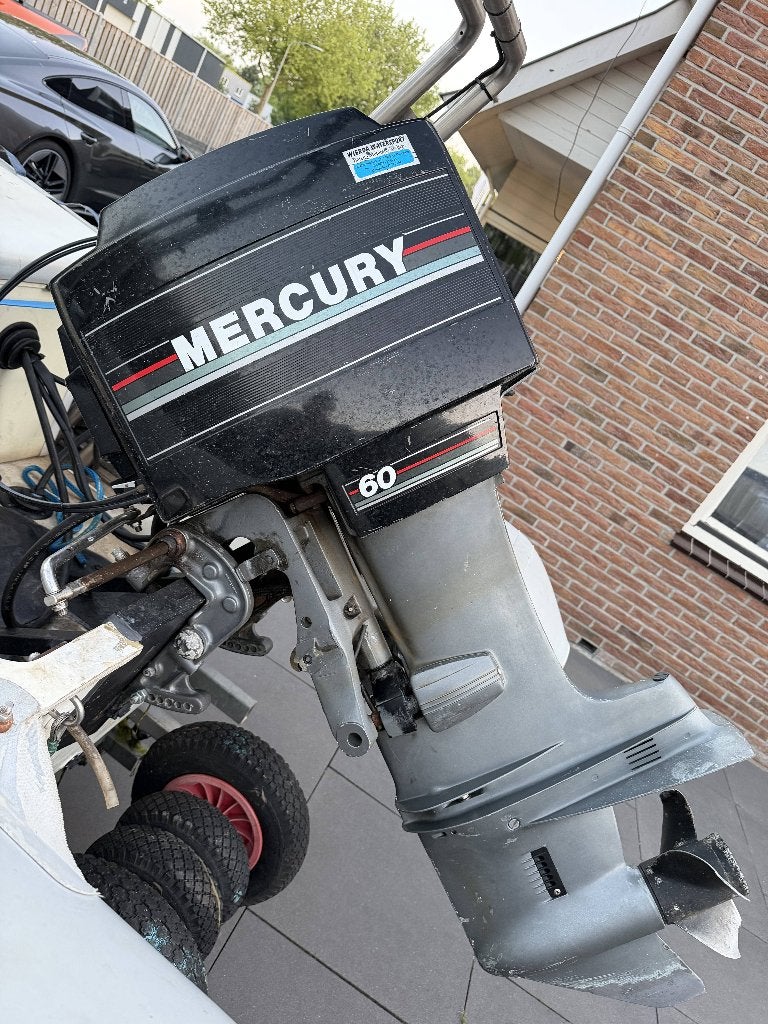 Mercury 60 PK 2-takt buitenboordmotor  elektrisch gestart, Ophalen, Mercury Marine     W6250 Pioneer Road     Fond du Lac, WI 54936     USA