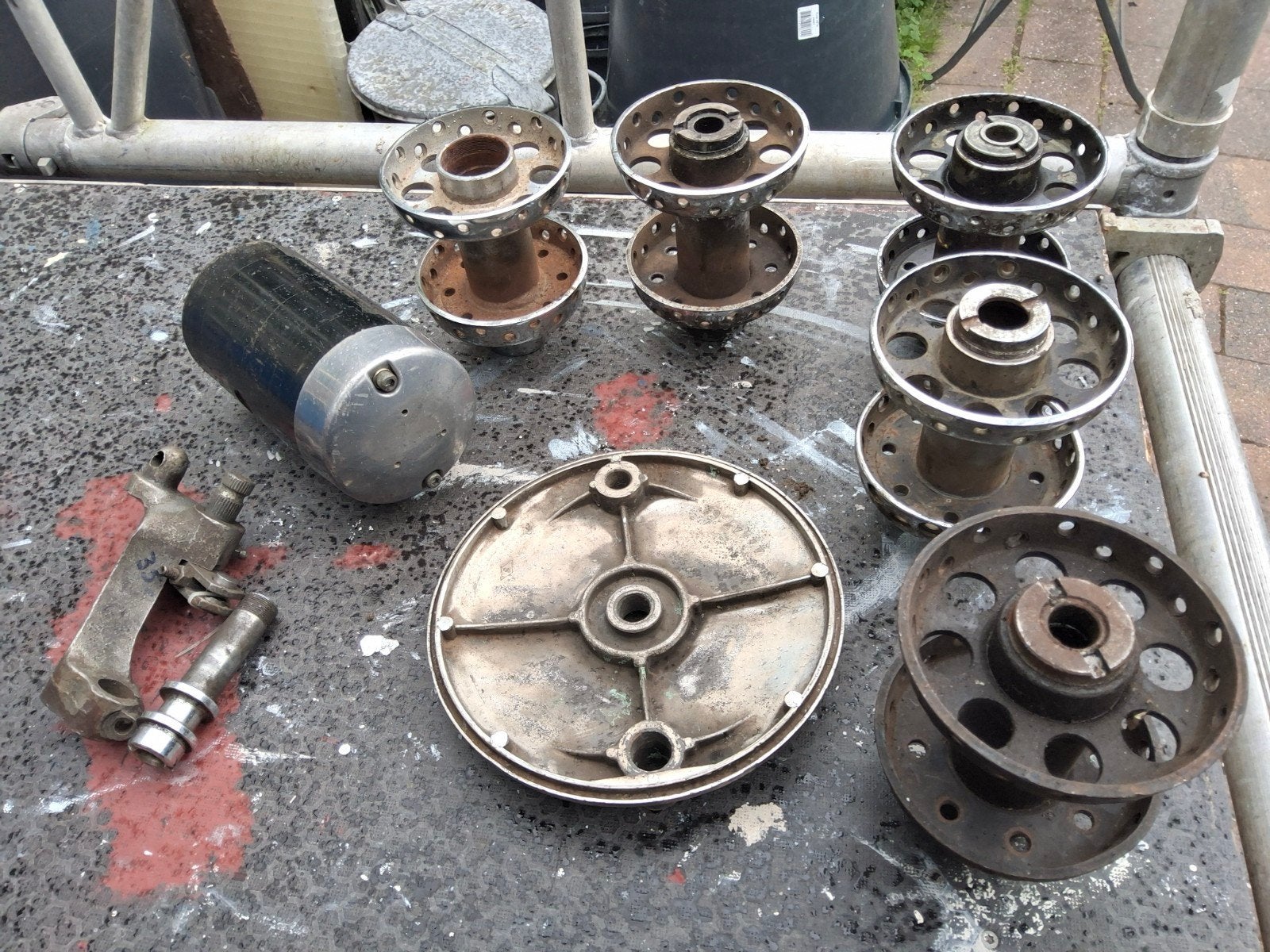 SPORTSTER IRONHEAD  PARTS WIELNAAF GENERATOR REAR WHEEL HUB, Ophalen of Verzenden