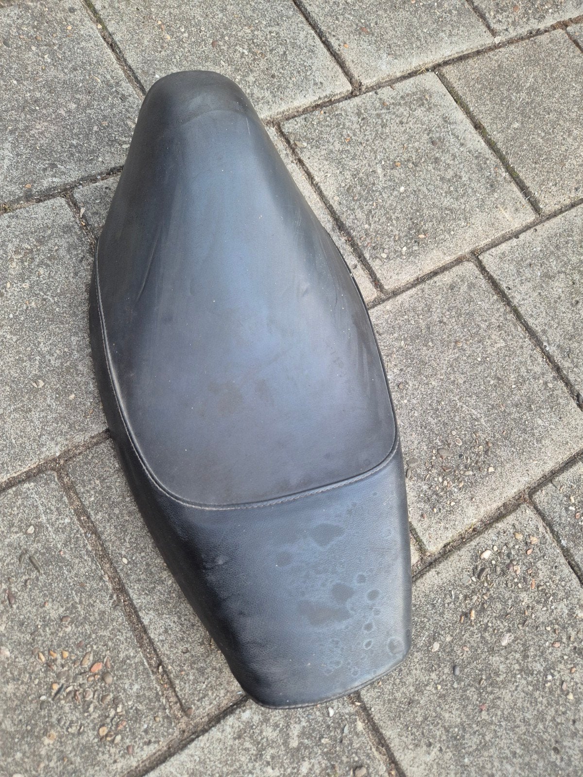 Zadel voor Peugeot scooter - Type FE052/FE053, Fietsen en Brommers, Brommeronderdelen | Scooters, Gebruikt, Peugeot, Zadel, Ophalen of Verzenden