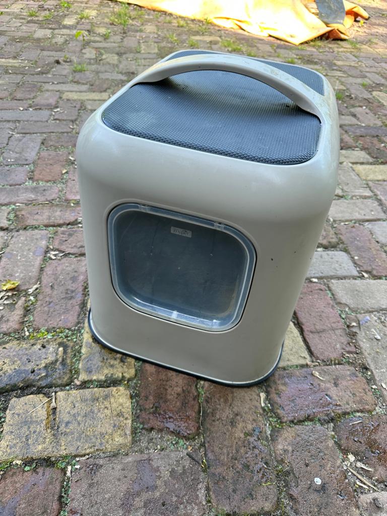 Mooie moderne kattenbak., Ophalen, Zo goed als nieuw