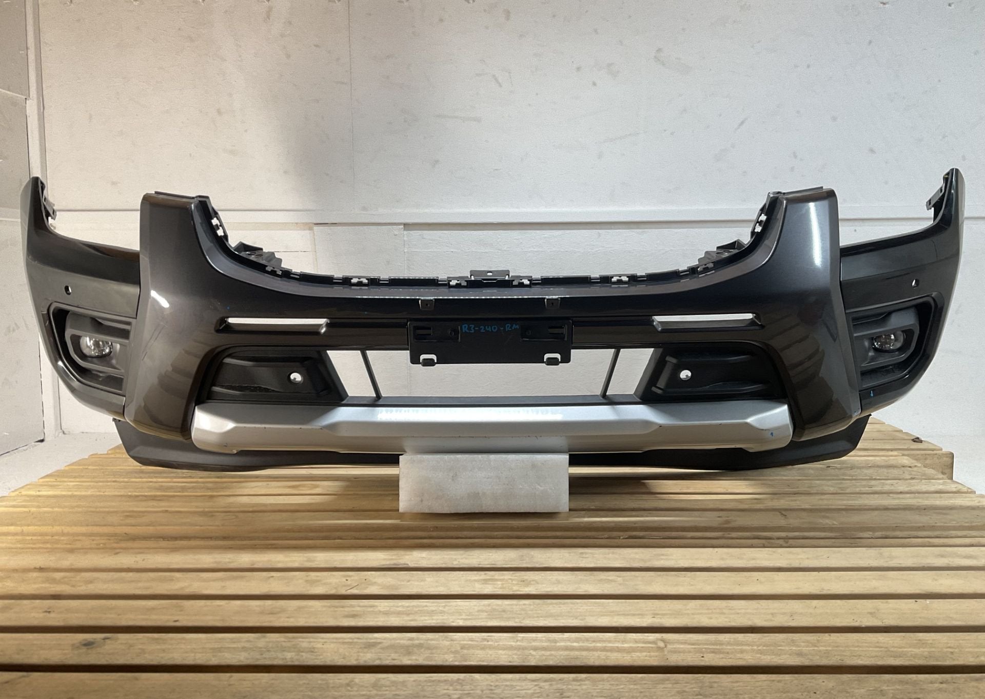 Bumper Ford Ranger IV MK4 24-26 N1WB-17C831-HAW Voorbumper R, Gebruikt, Voor, Info@ford.com, Ophalen of Verzenden