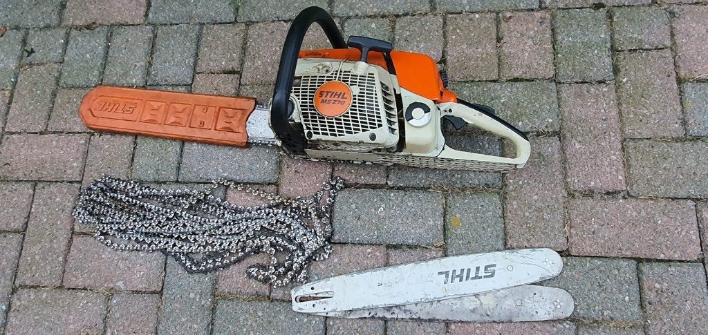 Stihl MS270 met 2 zaagbladen & kettingen, Doe-het-zelf en Verbouw, Gereedschap | Zaagmachines, Ophalen, Stihl, Gebruikt, 70 mm of meer