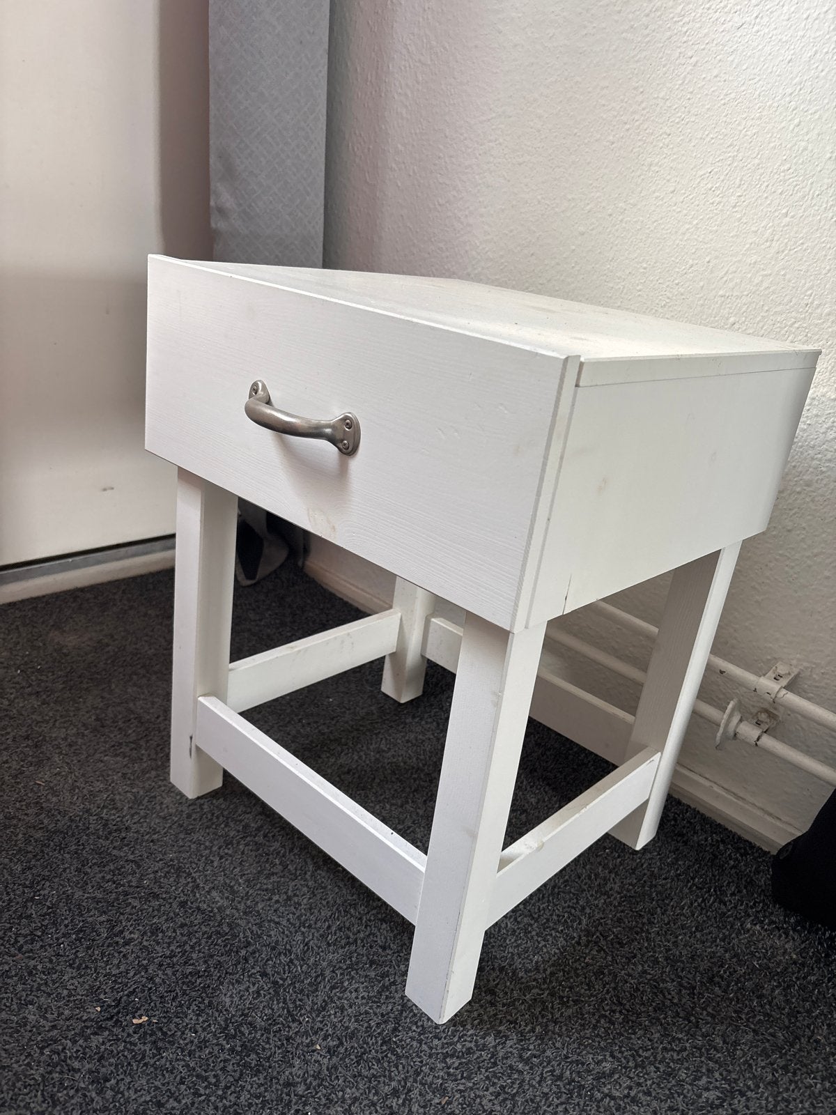Nachtkastje wit - Gratis af te halen, Ophalen, Gebruikt, Minder dan 45 cm, Minder dan 55 cm