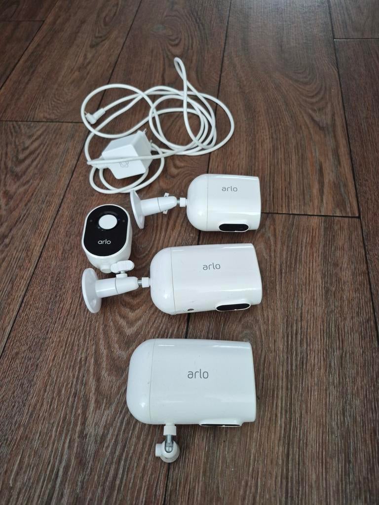 4x Arlo Essential XL bewakingscamera's, Audio, Tv en Foto, Videobewaking, Ophalen of Verzenden