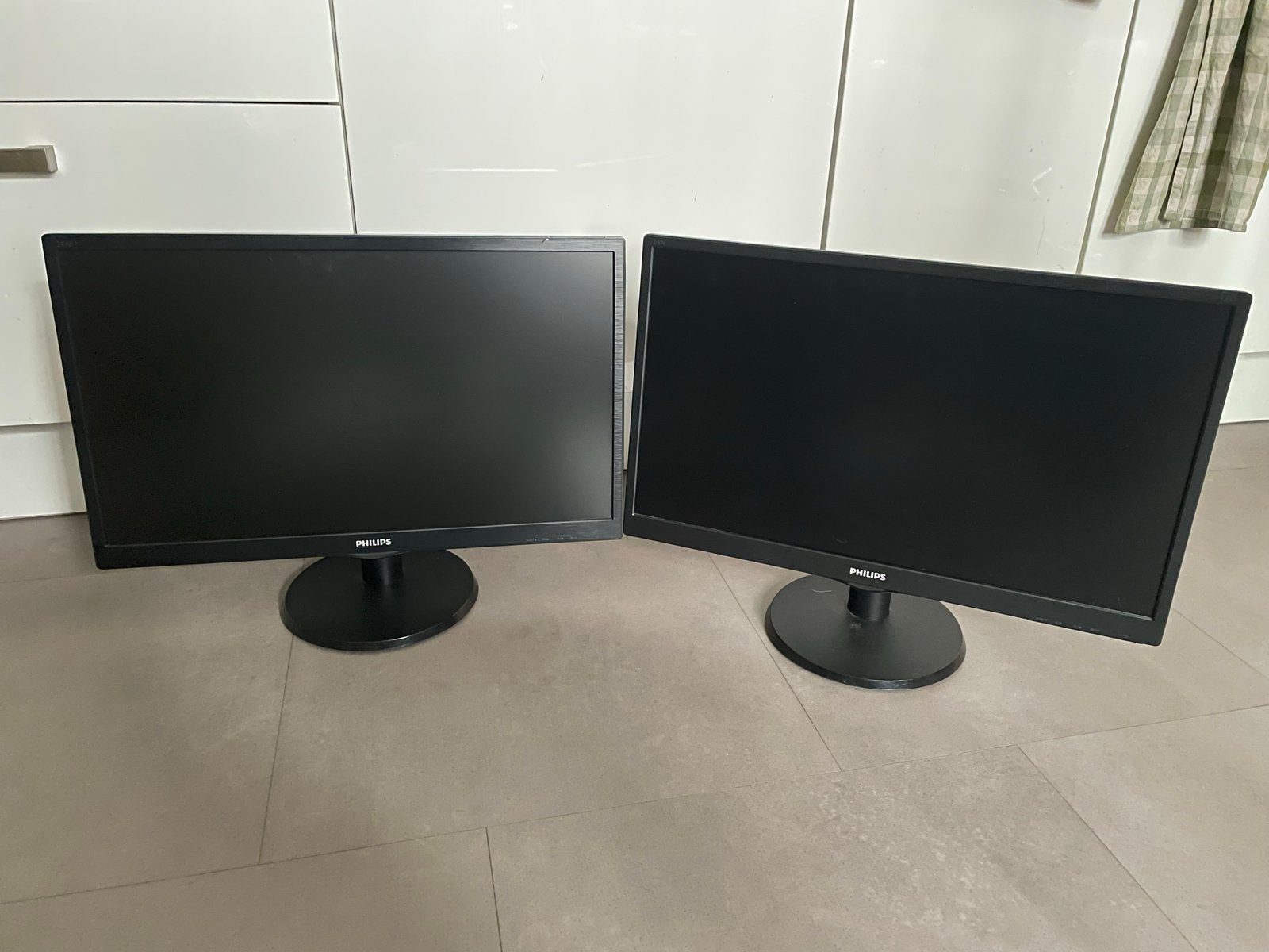 2x Philips monitoren, Computers en Software, Kantelbaar, Full HD, 1 tot 2 ms, LED