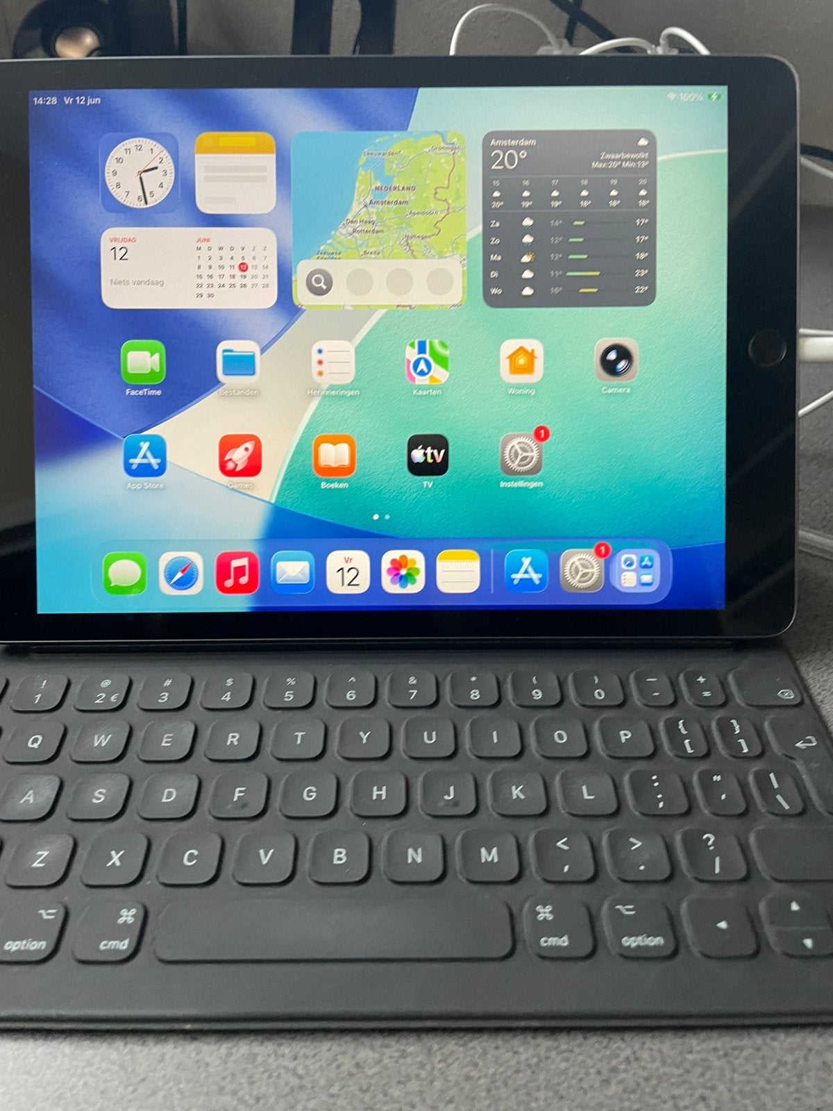 Apple iPad 8e generatie incl. Logitech Toetsenbord, 10 inch, 32 GB, Apple iPad, Ophalen of Verzenden