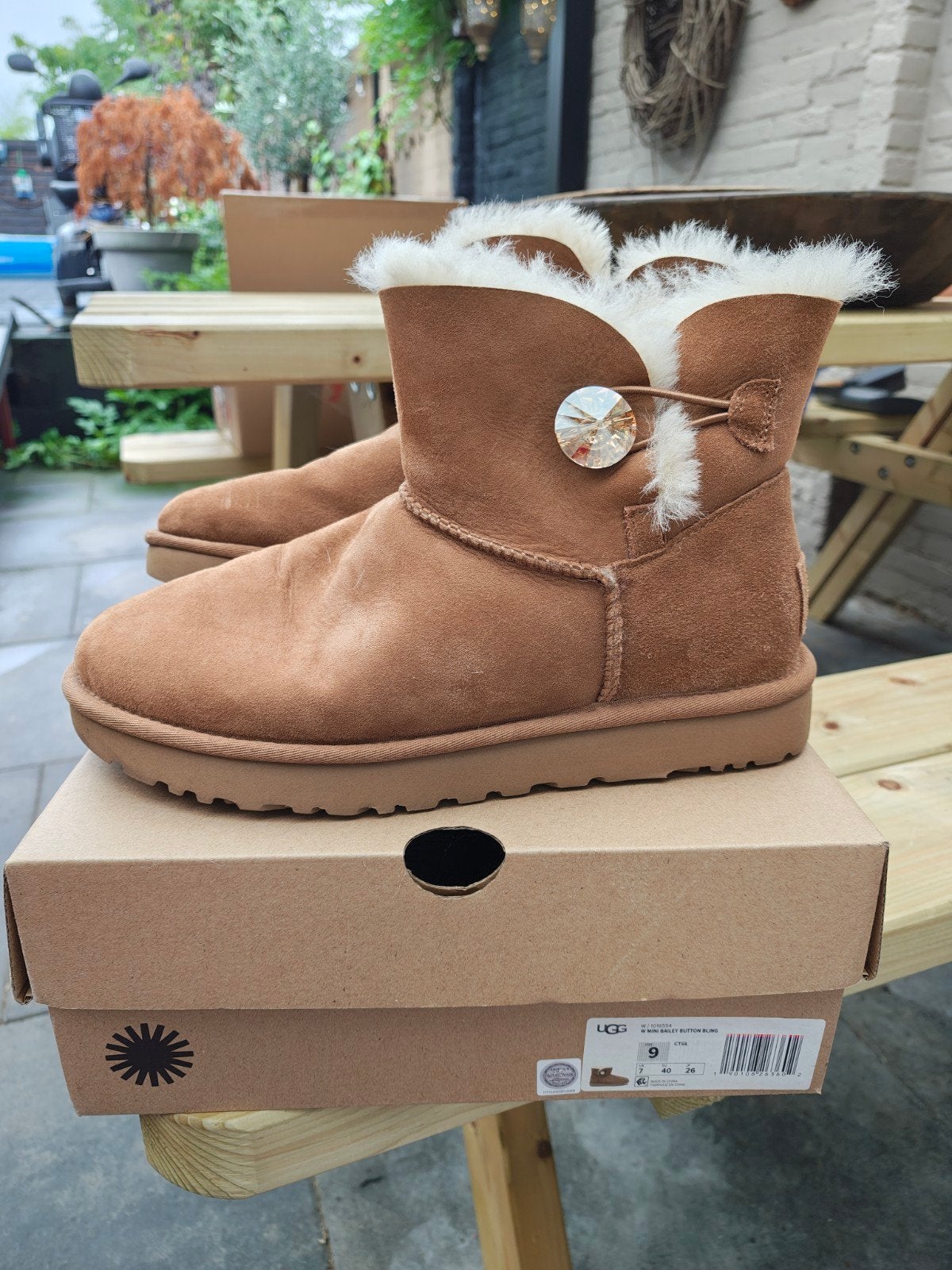 Mooie UGG Mini Bailey Button Bling, UGG, Bruin, Lage of Enkellaarzen, Ophalen of Verzenden