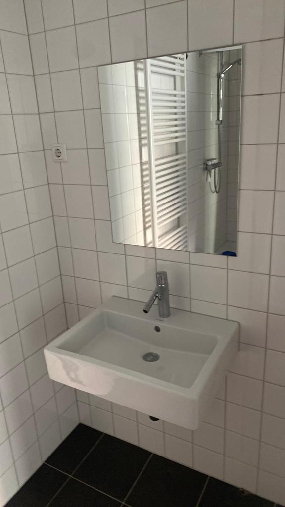 Complete badkamerset: wastafel, doucheset, douchebak, spiege, Doe-het-zelf en Verbouw, Sanitair, Gebruikt, Wastafel, Chroom, Ophalen