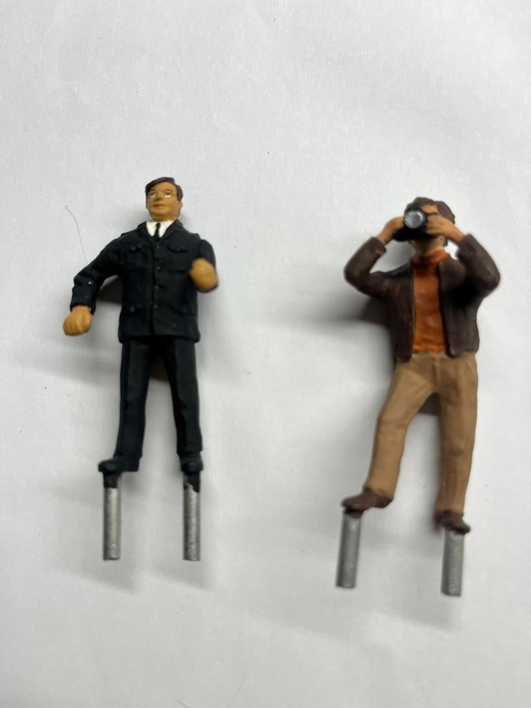 2 nieuwe metalen Spoor1 1:32 figuren o.a. fotograaf, Overige merken, Gelijkstroom of Wisselstroom, Overige typen, Nieuw