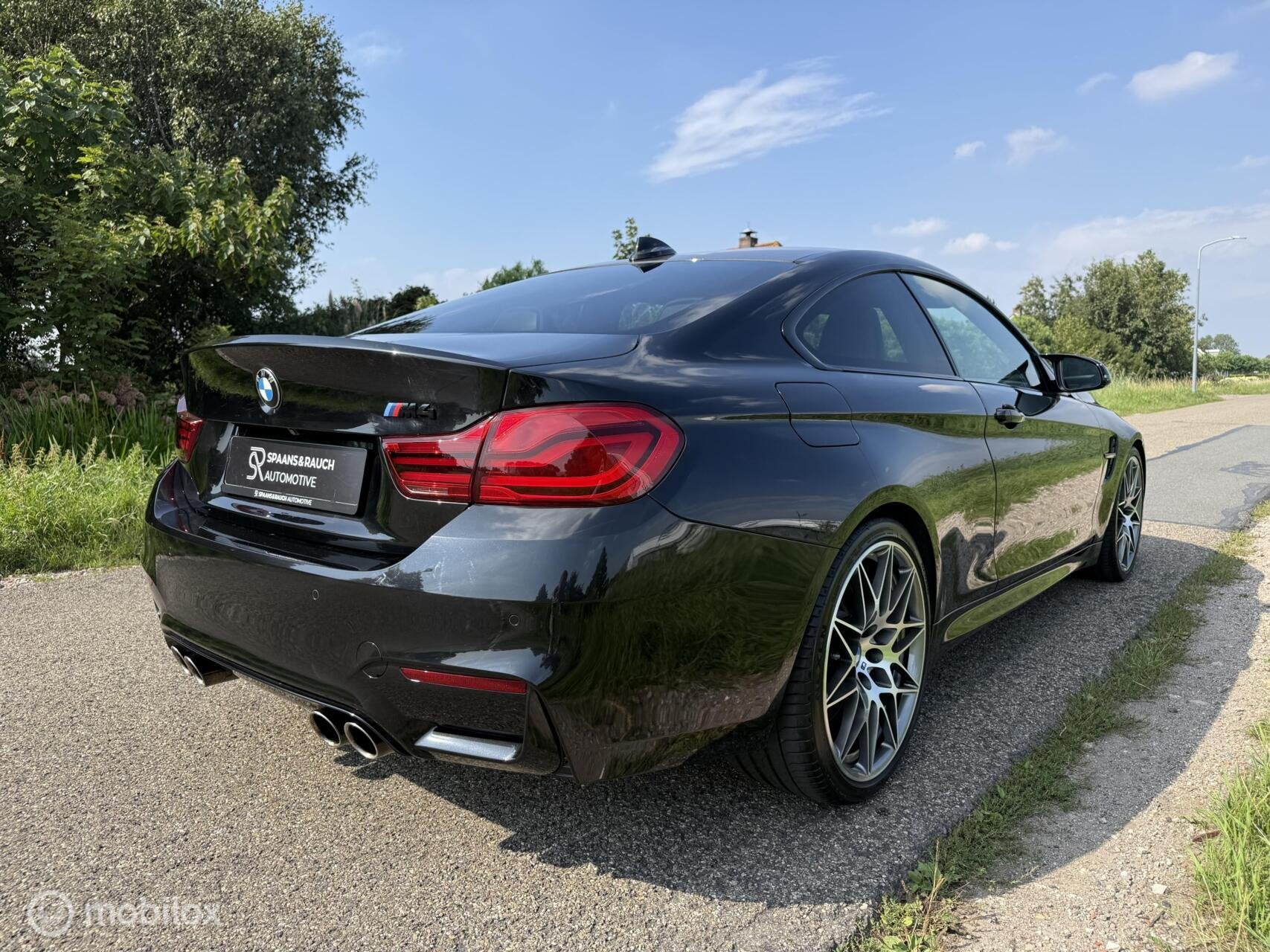 BMW M4 Competition Coupé / Carbon / HUD / Harman / Leder, Auto's, Automaat, Dealer onderhouden, Achterwielaandrijving, Zwart