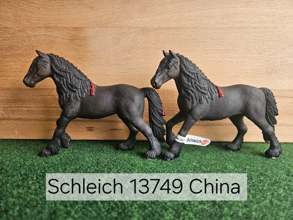 Schleich 13749 Friese merrie met of zonder vaantje
uit 2014, Ophalen of Verzenden, Zo goed als nieuw, Paard, Beeldje of Figuurtje