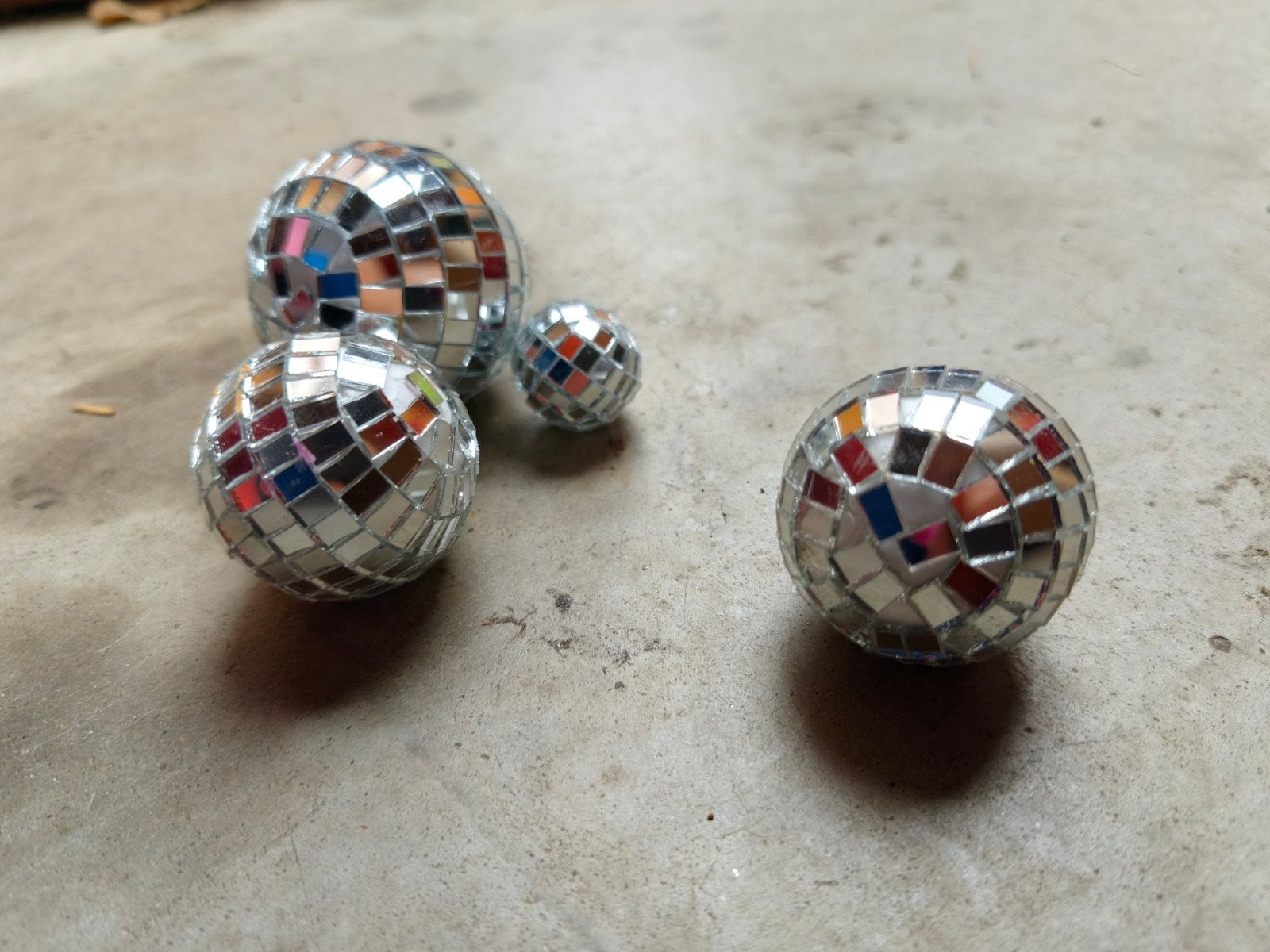 30x Discoballen in diverse formaten voor feestjes, Hobby en Vrije tijd, Feestartikelen, Ophalen of Verzenden, Gebruikt, Versiering