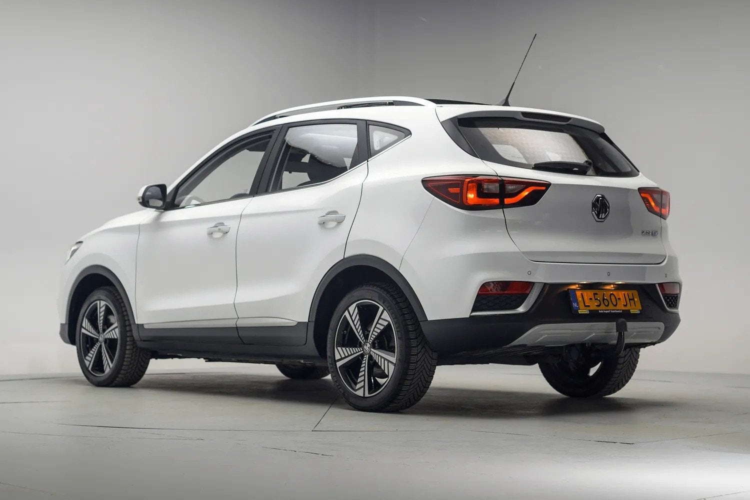 MG ZS EV Luxury 45 kWh [ Panorama Trekhaak Leder Apple/Andro, Auto's, Automaat, 0 cilinders, Gebruikt, ZS