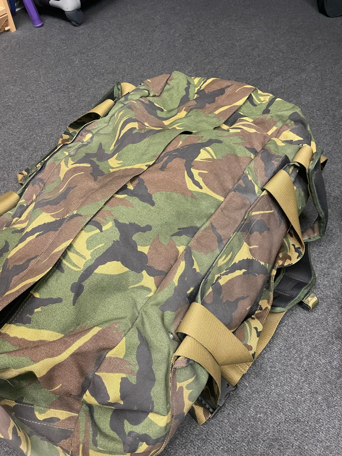 2 orginele defensie camouflage tassen, Ophalen of Verzenden, Overige kleuren, 30 cm of meer
