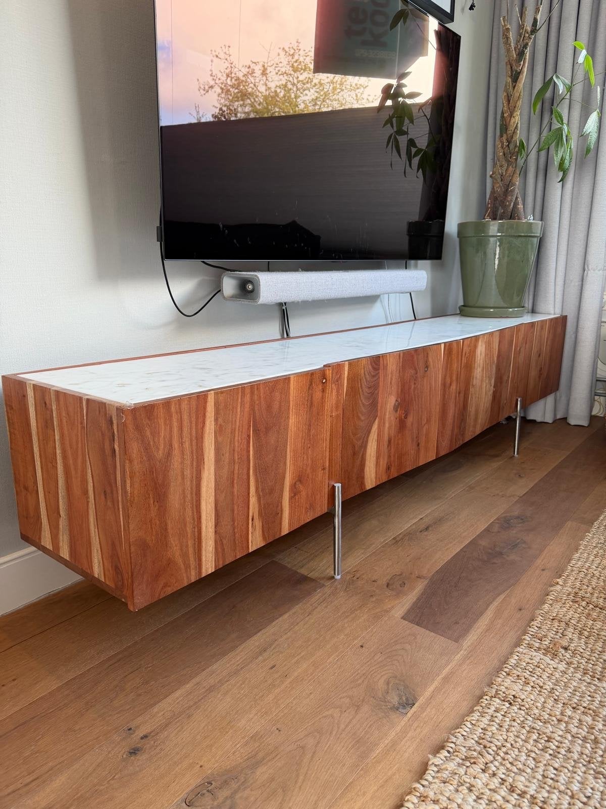 Massief houten tv-meubel met marmeren blad -nieuwprijs: €830, Huis en Inrichting, Ophalen, 150 tot 200 cm, Zo goed als nieuw, Minder dan 100 cm