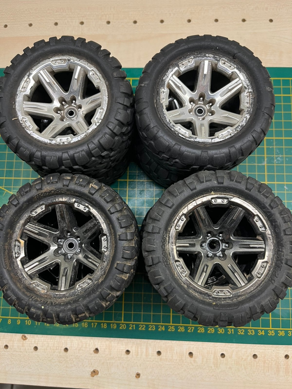 Traxxas Talont ext 2.8 Banden, Ophalen of Verzenden, Gebruikt, Schaal 1:10, Onderdeel