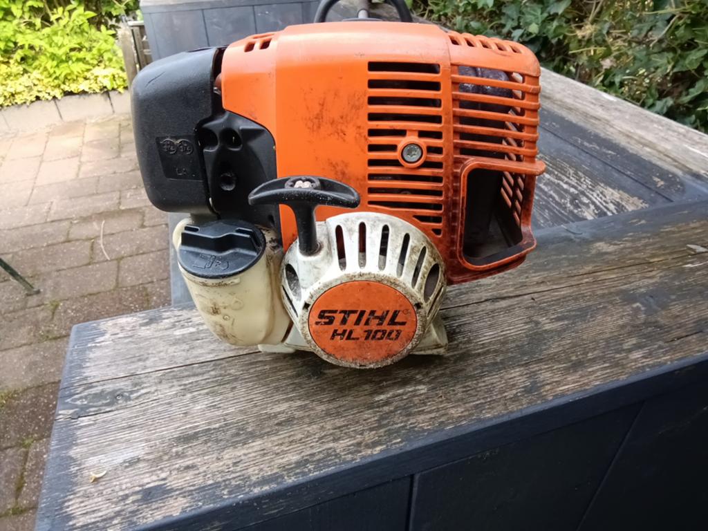 Stihl HL100 Heggenschaar op steel - Benzine, Tuin en Terras, Heggenscharen, Ophalen, Gebruikt, Benzine, Stihl