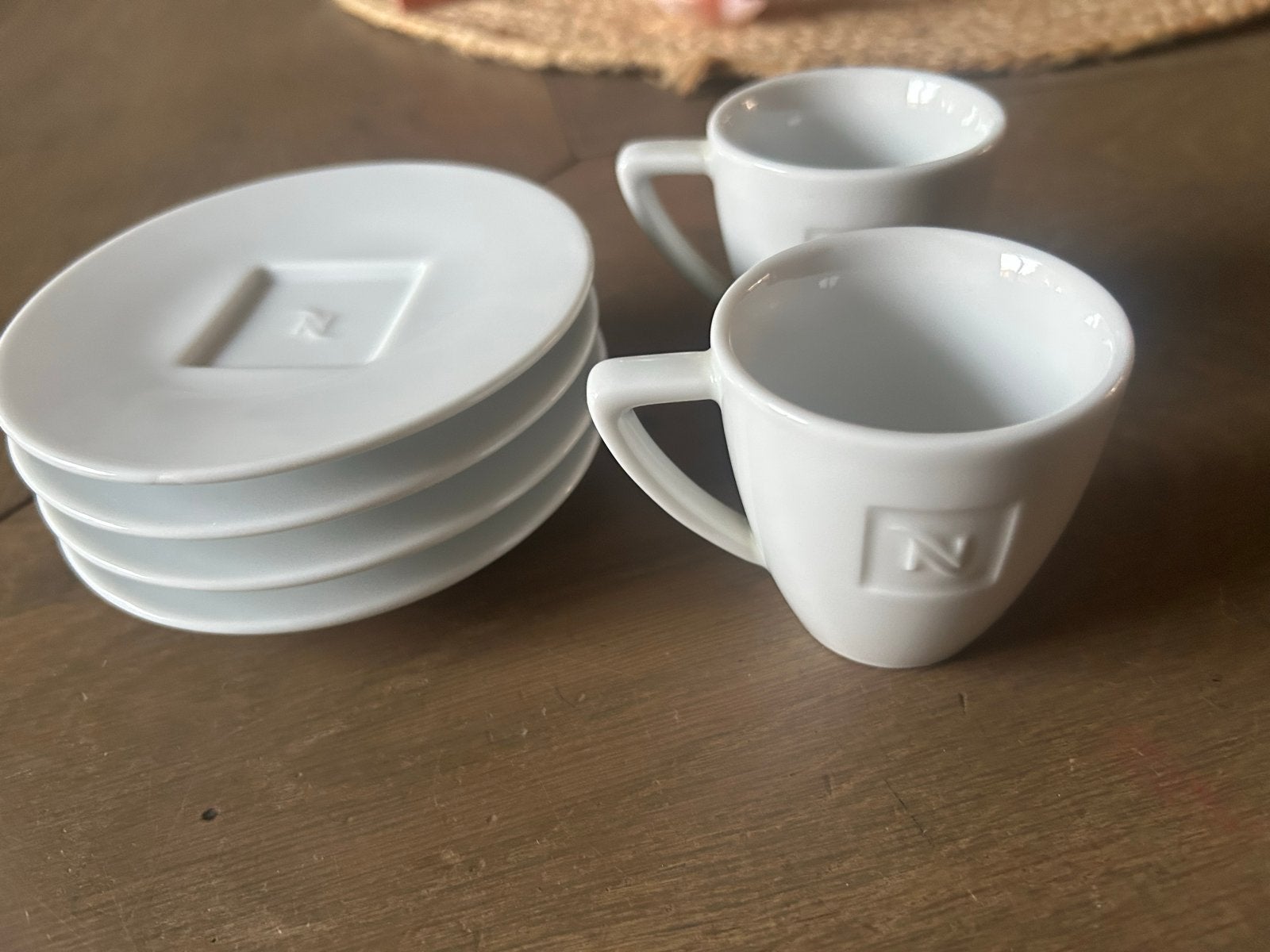 Nespresso espresso kopjes met schotels - 2 stuks, Overige merken, Ophalen of Verzenden, Zo goed als nieuw, Modern