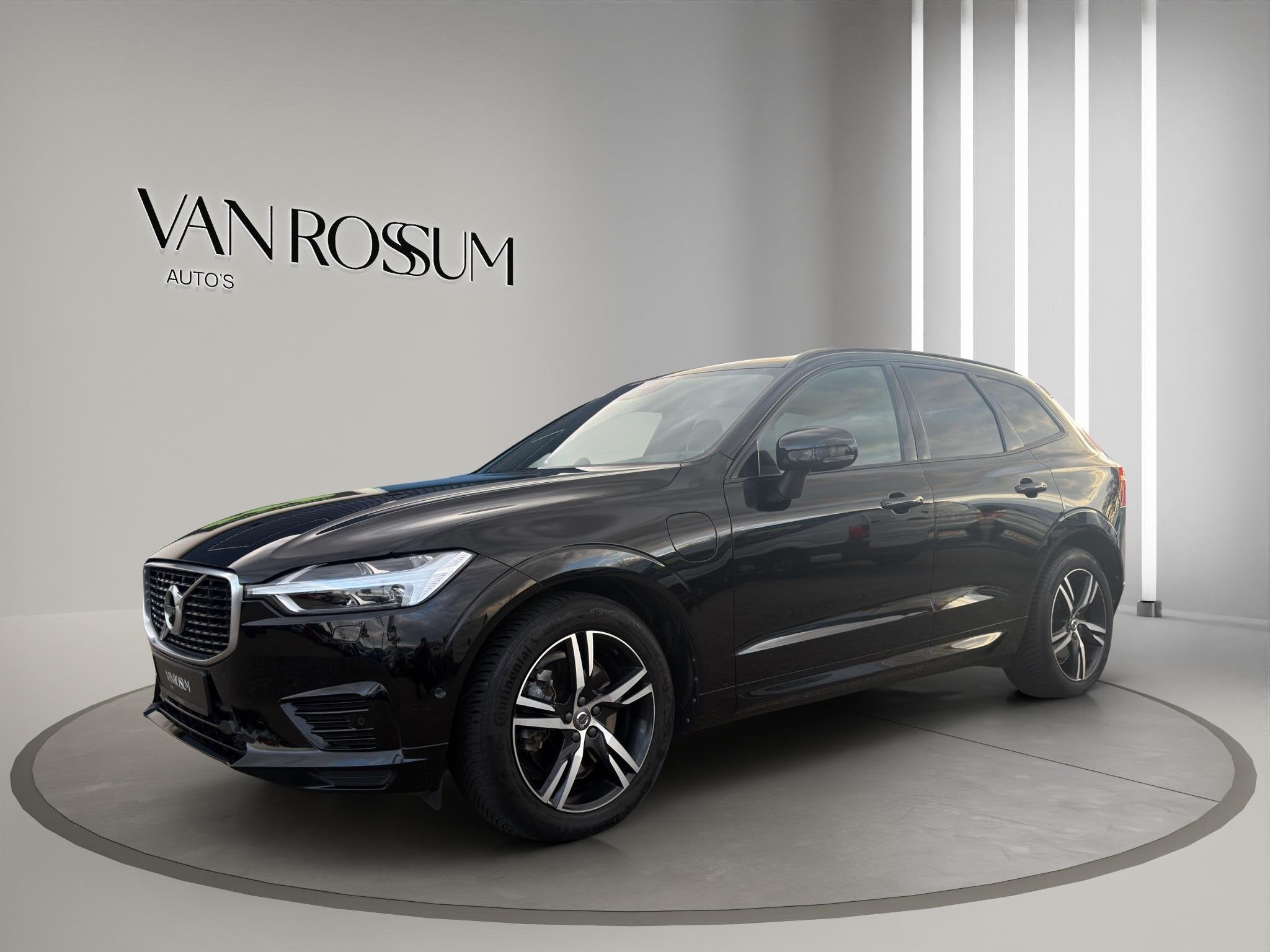 Volvo XC60 2.0 T8 Twin Engine AWD R-Design Pano B&W Lucht, Automaat, Gebruikt, Euro 6, 4 cilinders