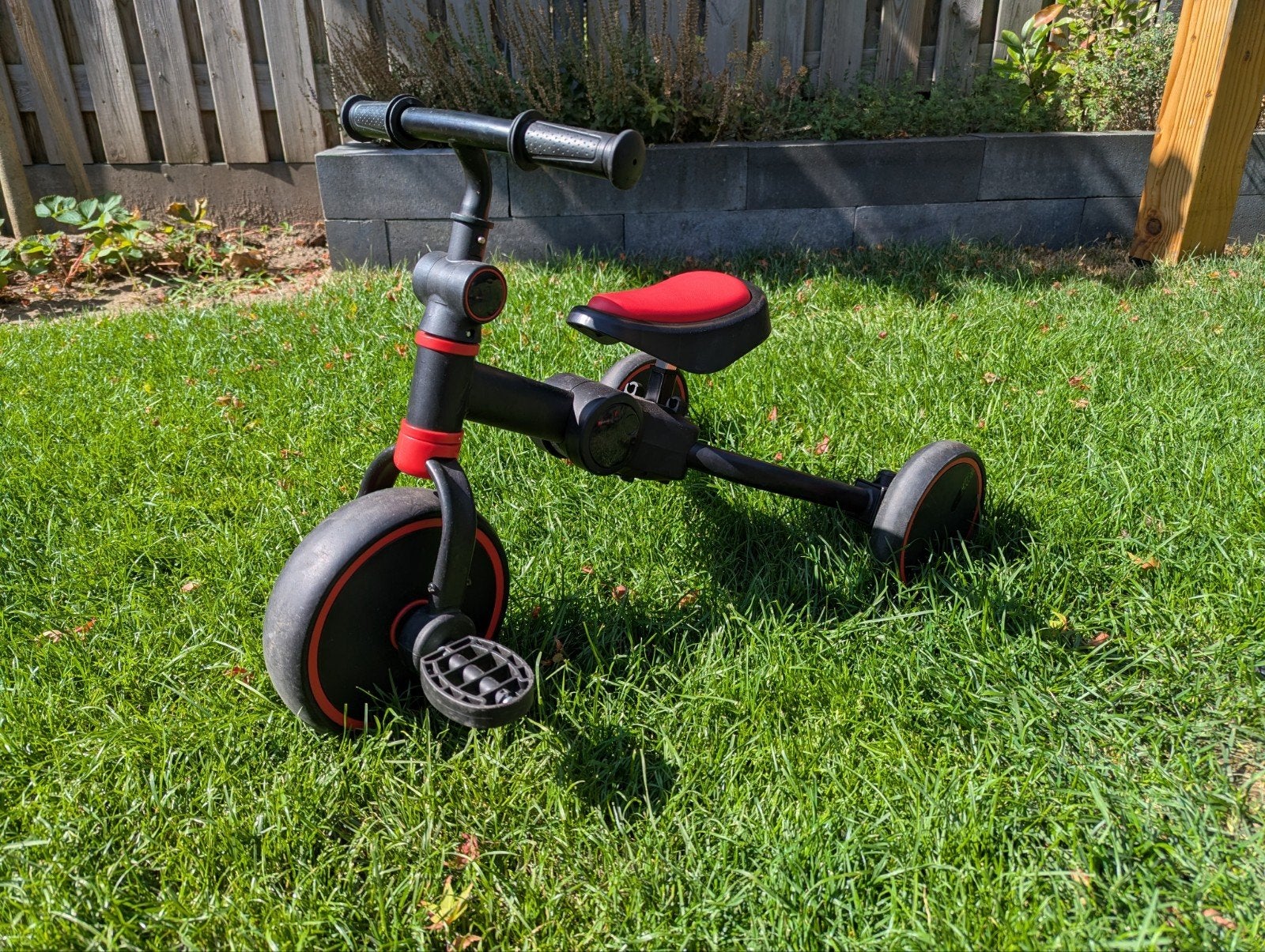 2x Kinderfiets/driewieler - Rood/Zwart, per stuk te koop, Ophalen, Zo goed als nieuw, Minder dan 16 inch