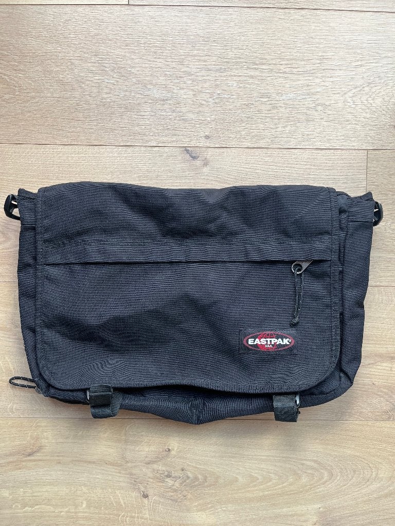 Eastpak Delegate schoudertas zwart, Ophalen of Verzenden, Zo goed als nieuw, Zwart, Overige merken
