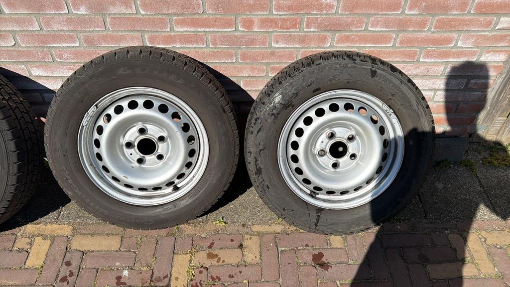 Volkswagen Transporter winterbanden 215/65R16, Auto-onderdelen, Banden en Velgen, Ophalen, 16 inch, Banden en Velgen, Winterbanden