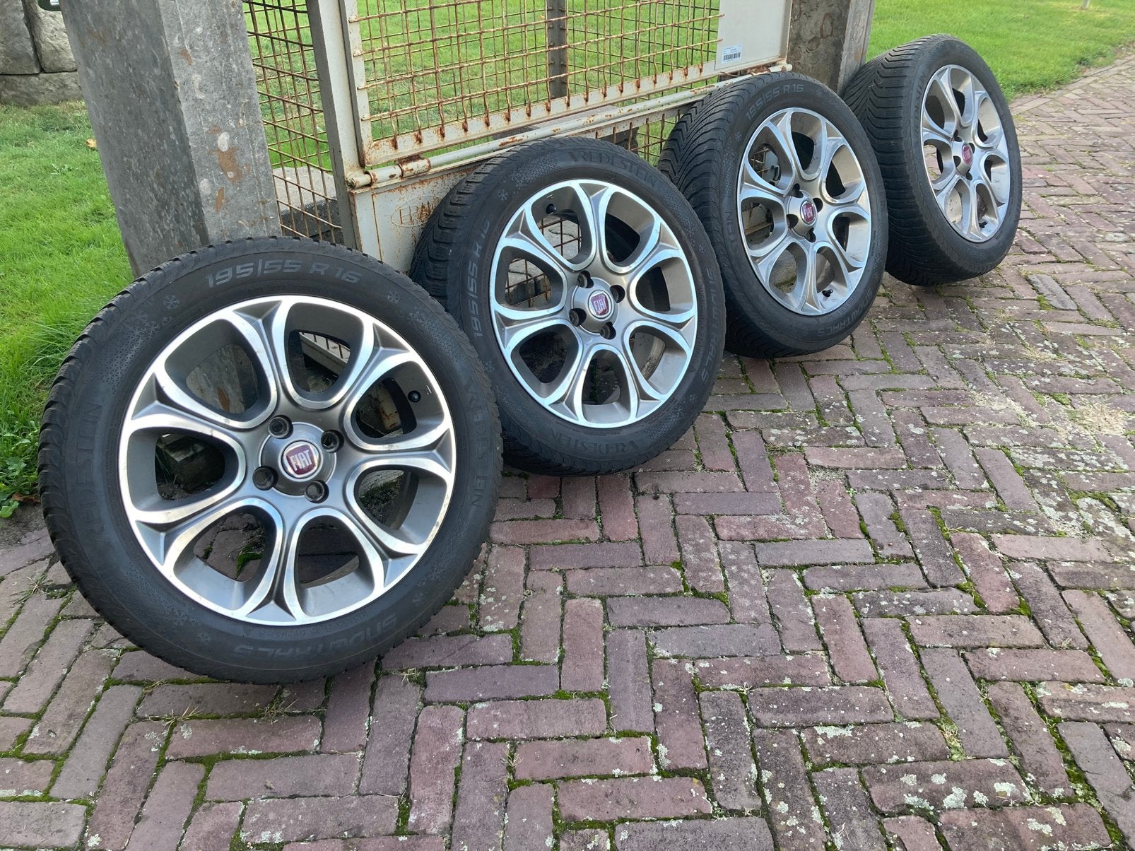 16 inch Aluminium velgen Fiat Punto, Vredestein Winterbanden, Ophalen, Gebruikt, Aluminium