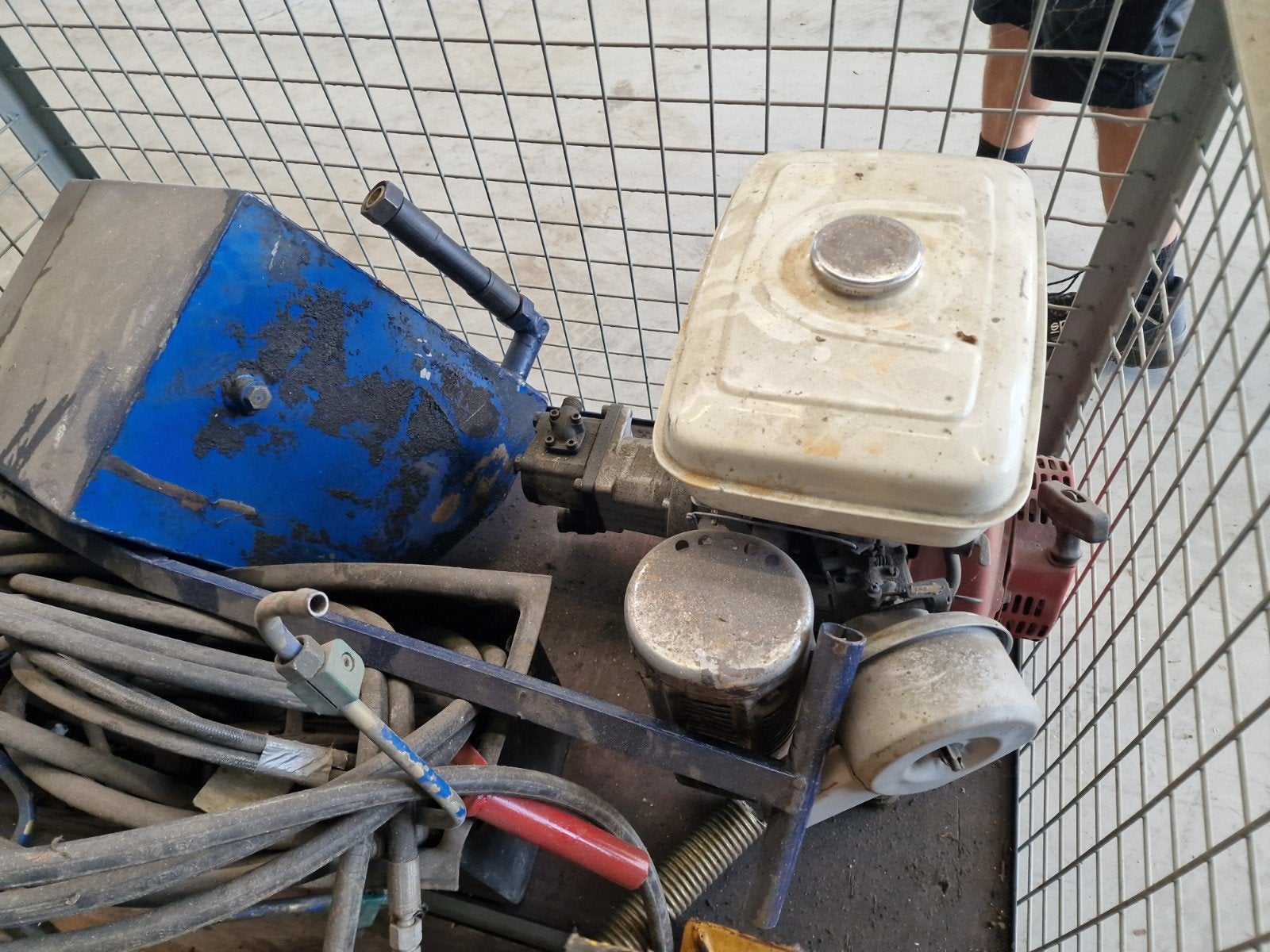 Hydraulische pomp met benzinemotor (werking onbekend), Doe-het-zelf en Verbouw, Gereedschap | Overige machines, Ophalen of Verzenden