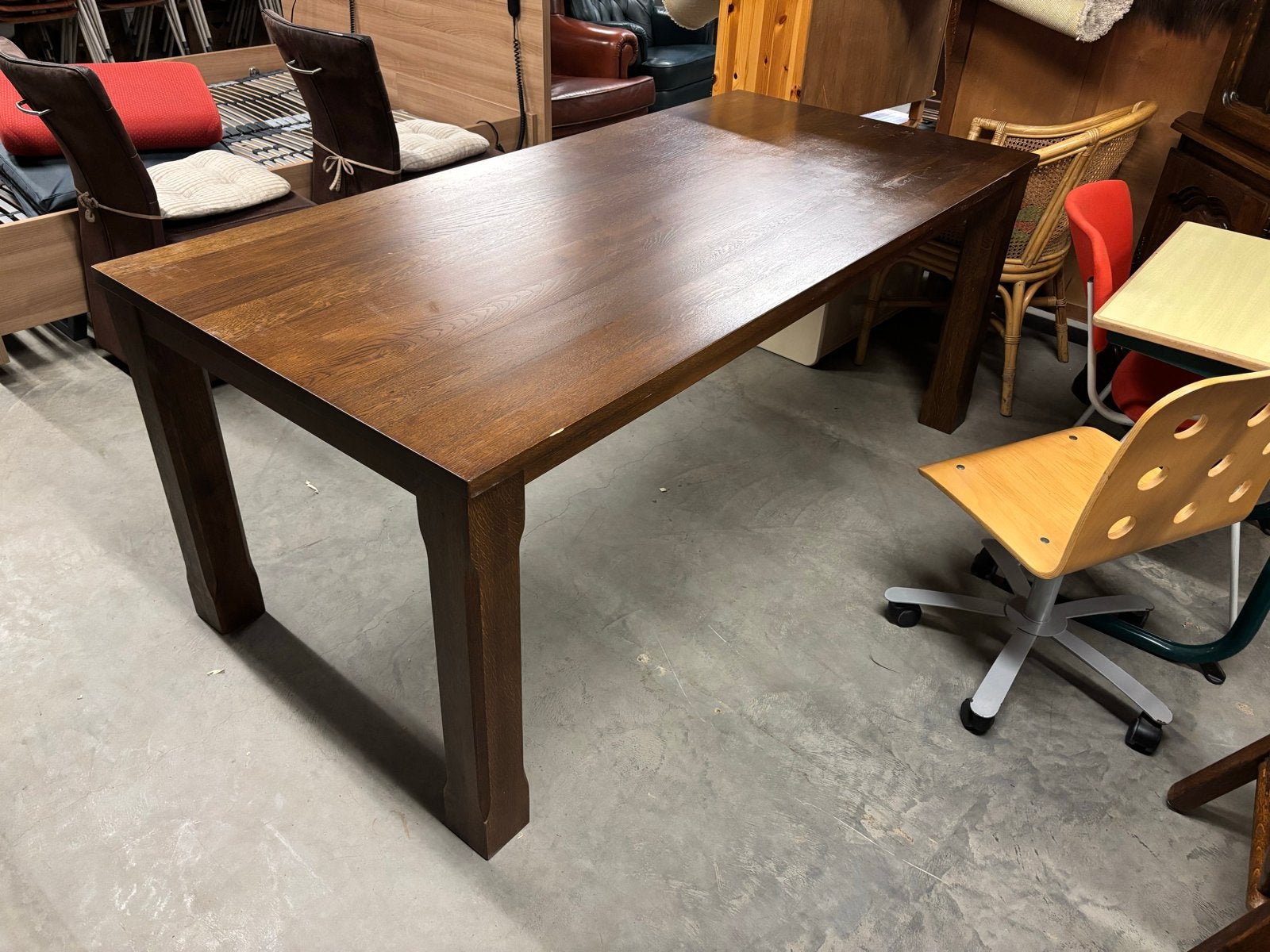 Robuuste houten eettafel, Gebruikt, Eikenhout, Vijf personen of meer, 150 tot 200 cm