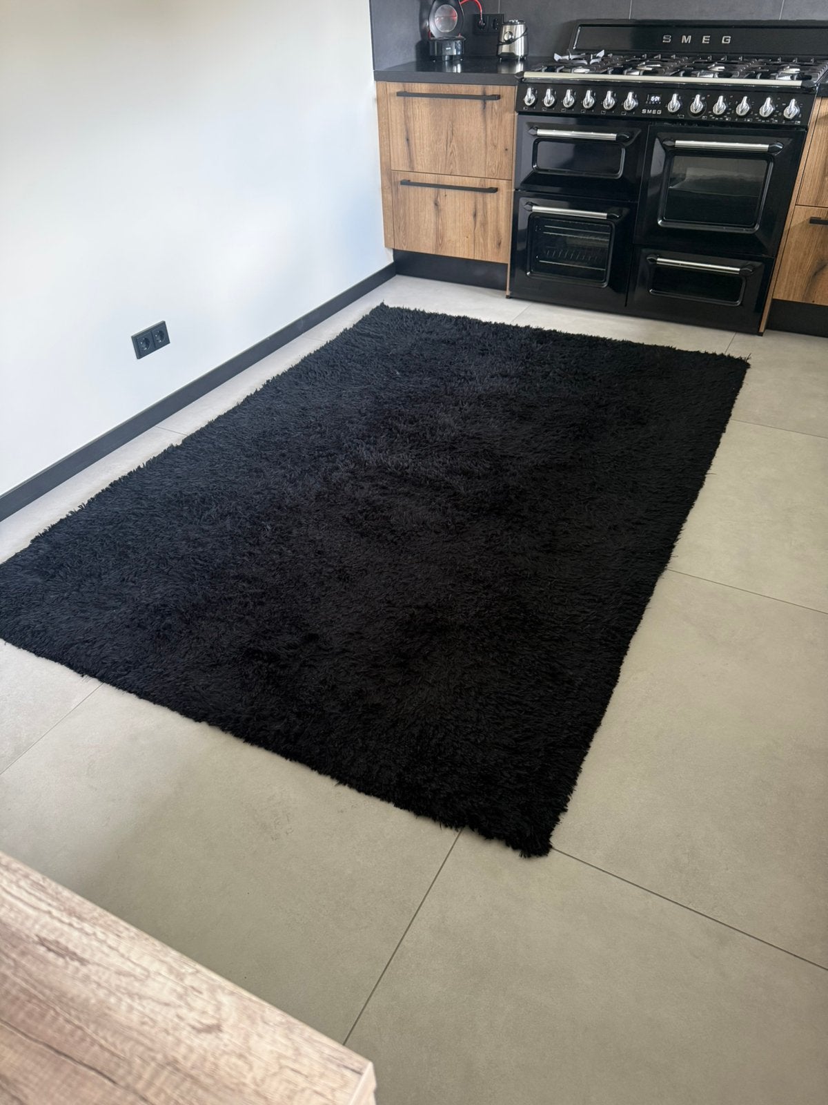 Mooie zwarte tapijt, Ophalen, Zwart, Zo goed als nieuw, Minder dan 10 m²