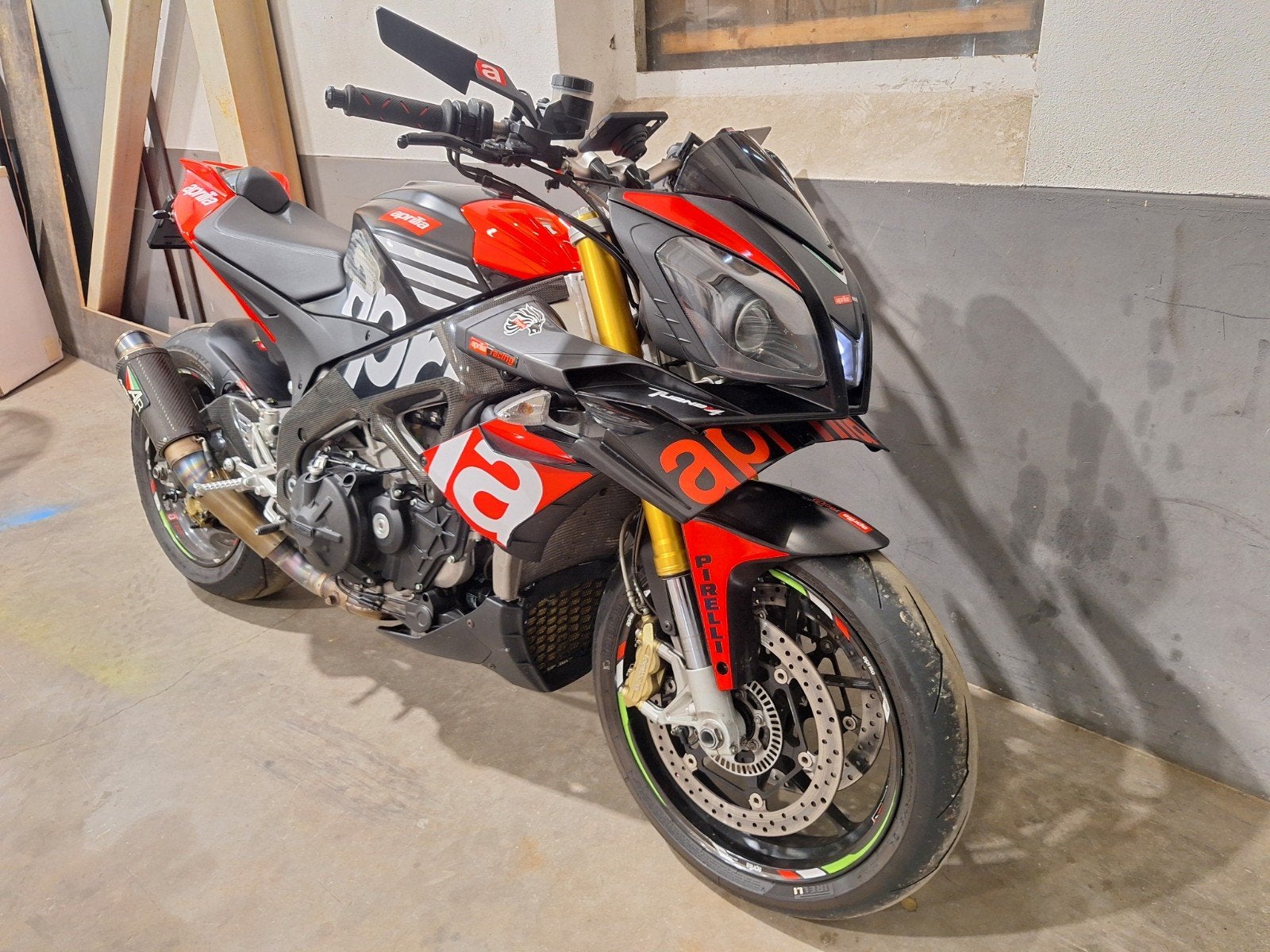 Foto 5 van DIKSTE Aprilia Tuono V4 APRC Hyper Naked carbon RSV4 MT09