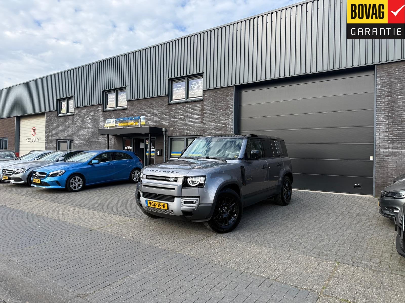 Land Rover Defender 2.0 D240 110 S | 3/6/12MND GARANTIE | GR, Auto's, 4 cilinders, Parkeersensor, Leder en Stof, Bedrijf