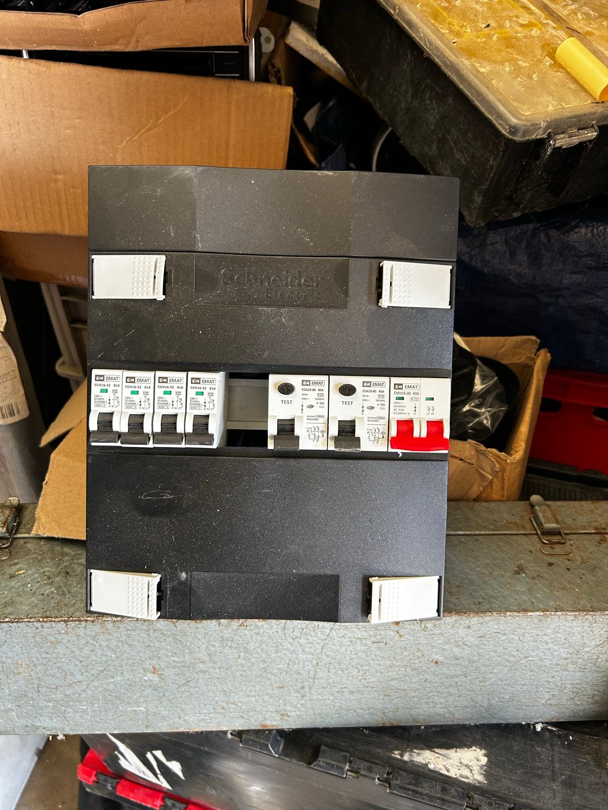 Groepenkast met 4 groepen, 2 aardlekschakelaars en hoofdscha, Doe-het-zelf en Verbouw, Ophalen of Verzenden, Gebruikt, Schneider Electric