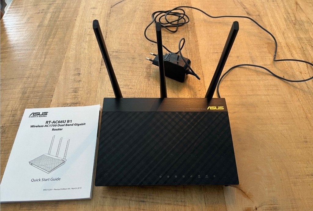 ASUS RT-AC66U B1, Computers en Software, Ophalen of Verzenden, Zo goed als nieuw, Router, ASUS