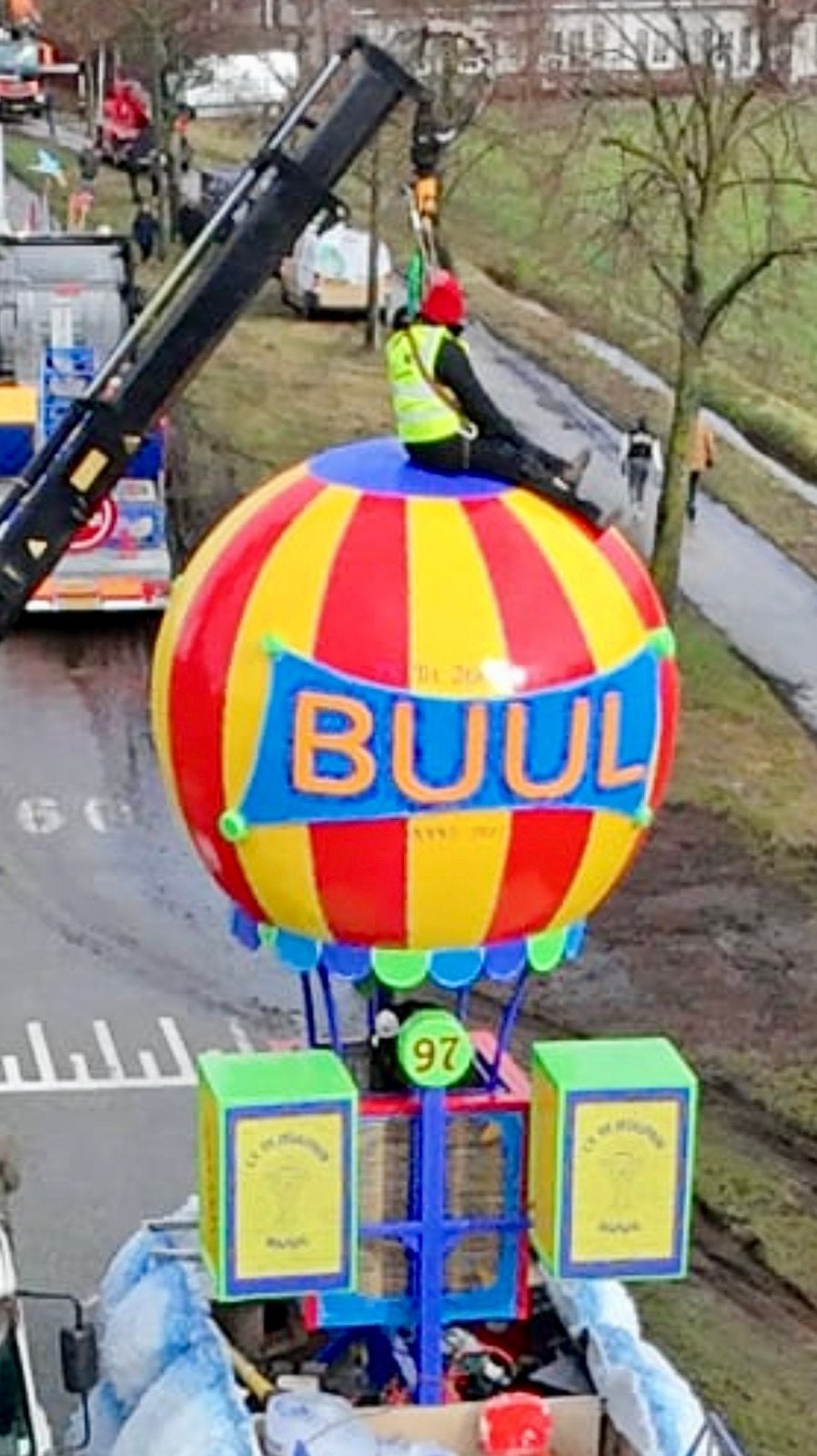 Foto 10 van Luchtballon carnaval carnavakswagen loopgroep optocht