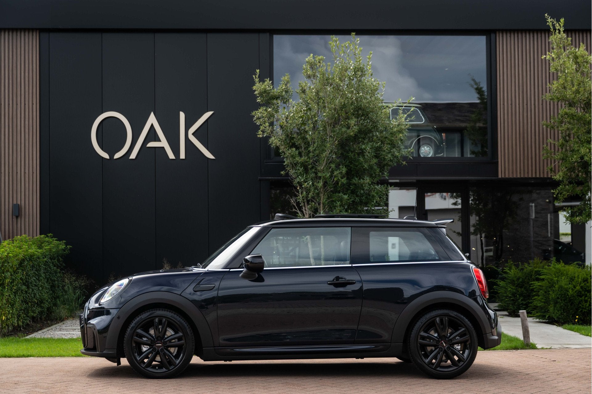 MINI 3-deurs 1.5 Cooper Aut. | JCW-Trim | Navigatie | Panora, Auto's, 136 pk, Gebruikt, Leder, Bedrijf