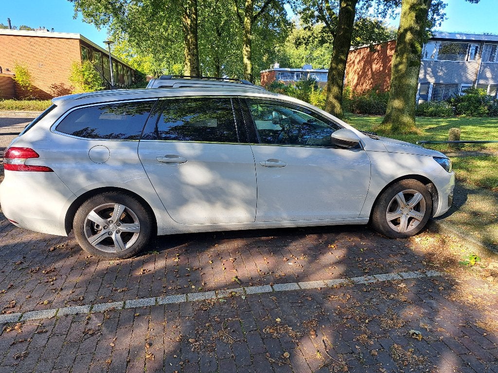 Peugeot 308 1.2 E-thp 96KW/130PK SW AUT 2015 Wit, Zwart, 1199 cc, 635 kg, Wit