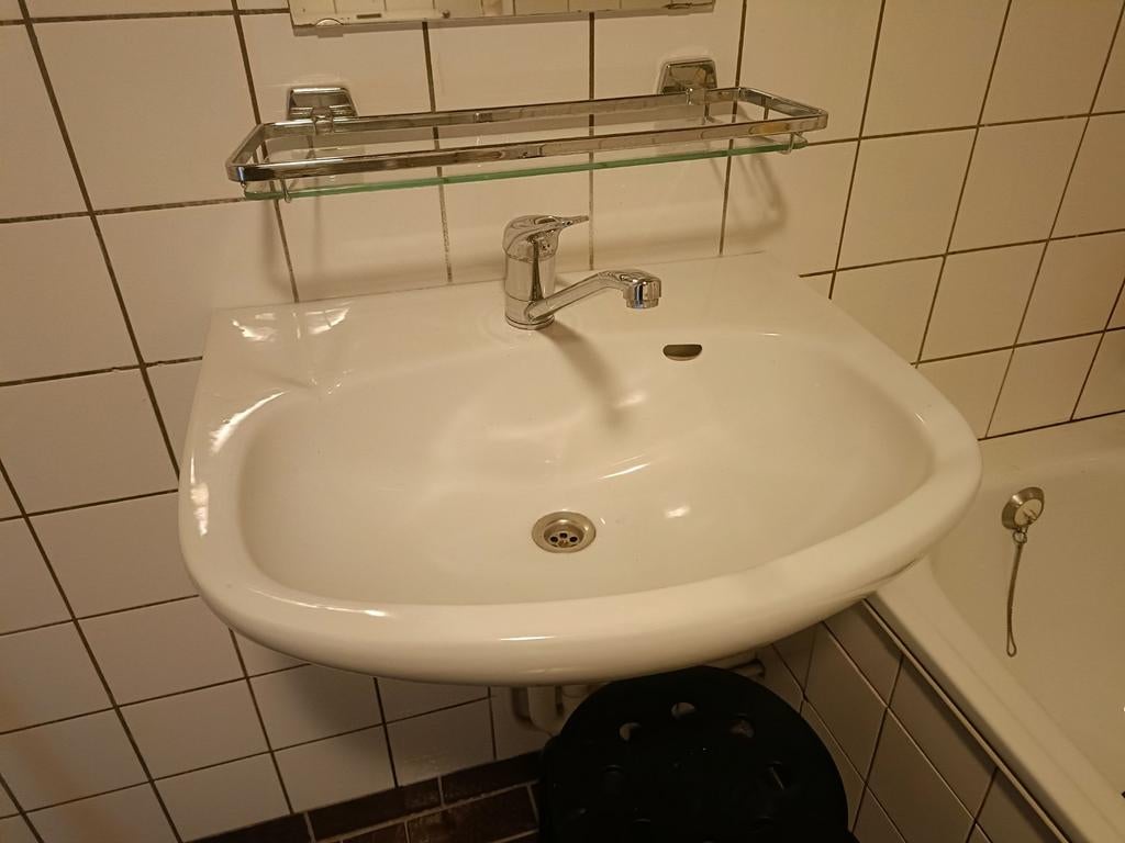 Complete wastafelset: wastafel, kraan en glazen plankje, Ophalen, Gebruikt, Steen, Wastafel