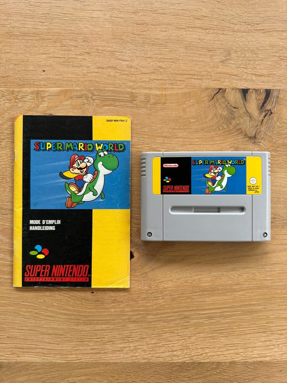 Super Mario World - SNES game incl. boekje, 1 speler, Ophalen of Verzenden, Zo goed als nieuw, Vanaf 3 jaar