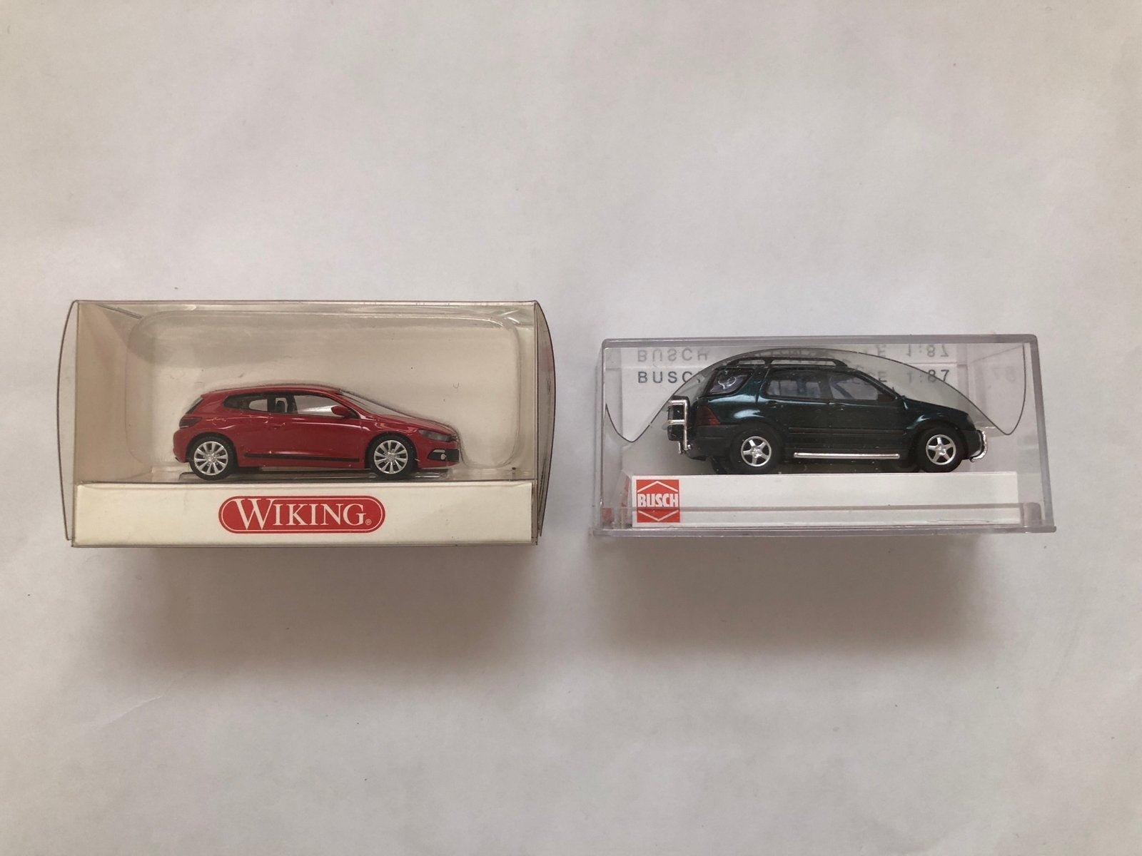 (1:87) Wiking VW Scirocco / Busch Mercedes Benz ML 320, Hobby en Vrije tijd, Modeltreinen | H0, Ophalen of Verzenden, Nieuw, Gelijkstroom of Wisselstroom