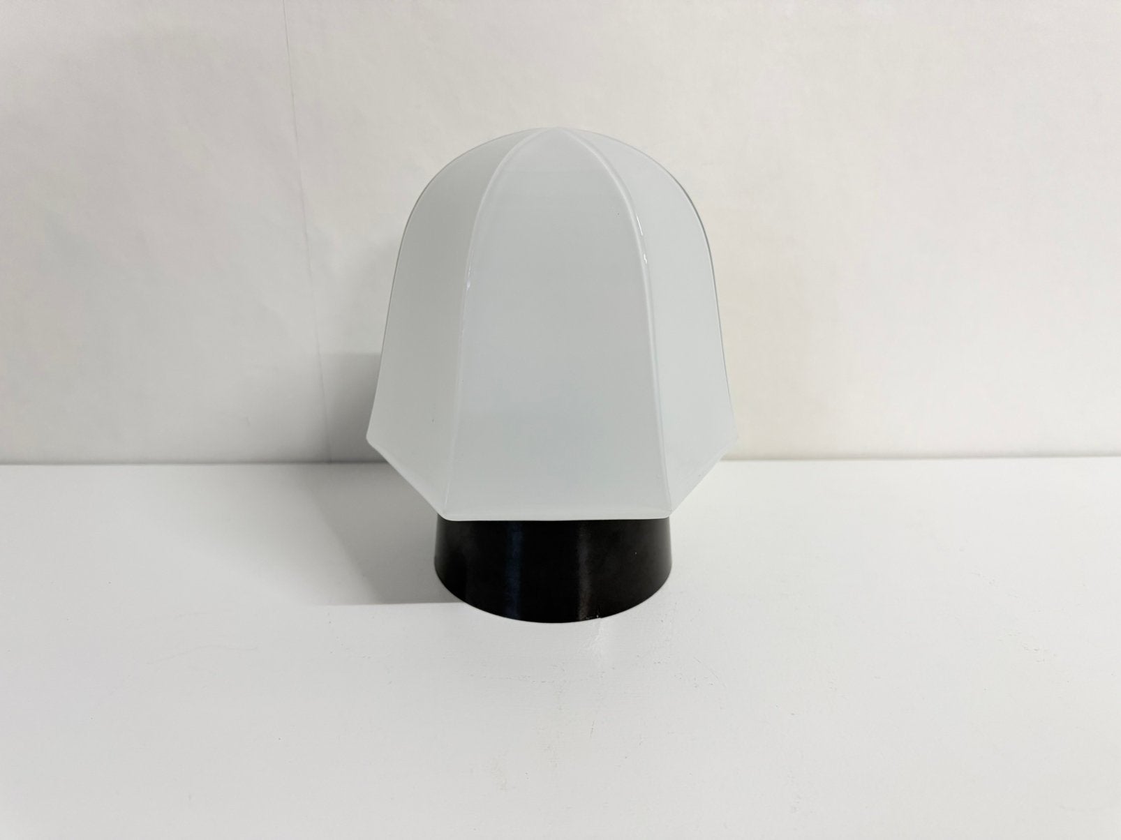 Witte Thabur Art Deco plafondlamp met donker bakeliet 1930, Ophalen of Verzenden, Zo goed als nieuw, Glas
